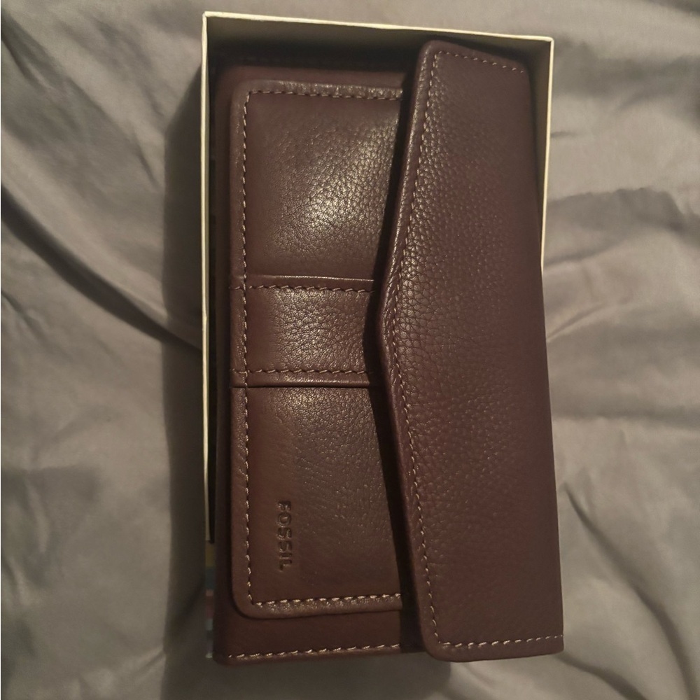 Fossil Brown Leather Wallet with Elegant Wave Design